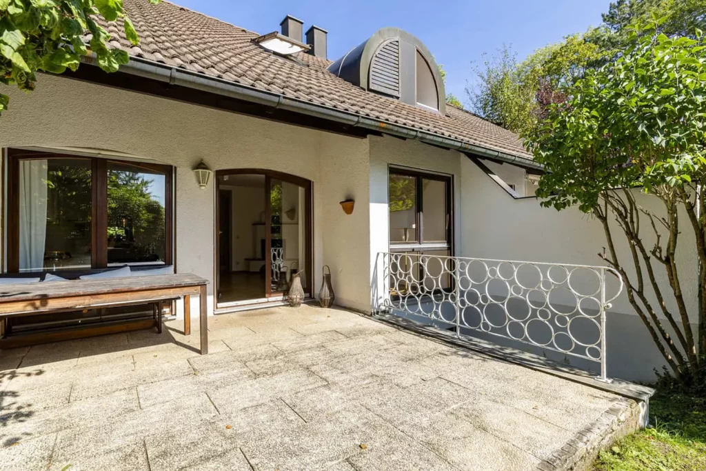 Charmantes Einfamilienhaus mit Terrasse und Dachfenster in ruhiger Wohngegend